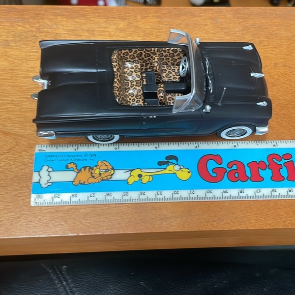 Mistress of the Dark Elvira’s Macabre Mobile Figurine - Picture 10 of 12